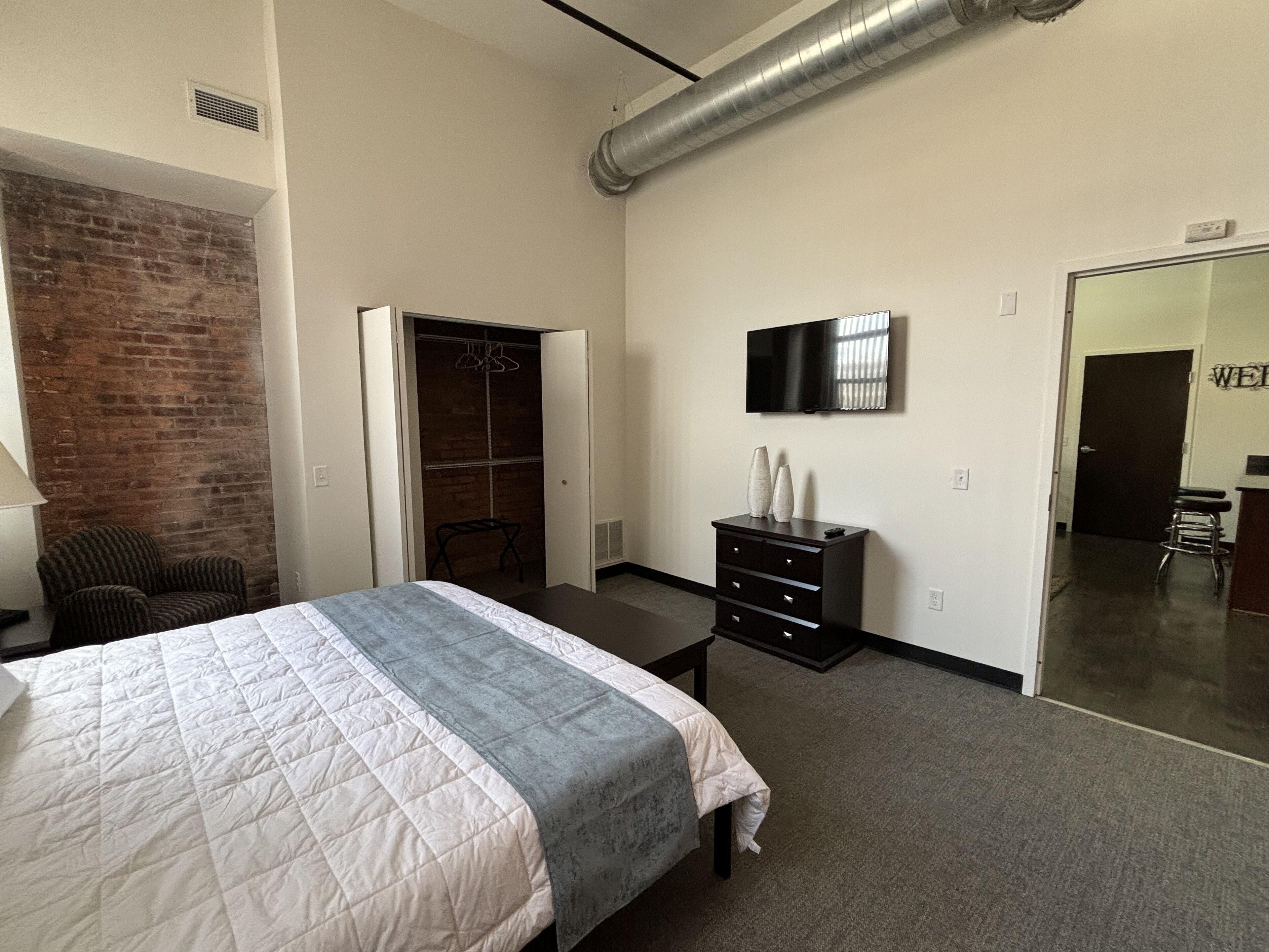 2 bedrooms, iron/ironing board, free WiFi, bed sheets