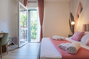 1 Schlafzimmer, Zimmersafe, Schreibtisch, schallisolierte Zimmer