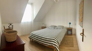 4 bedrooms, iron/ironing board, travel cot, free WiFi - Ty Penarc'h (Île-Tudy)