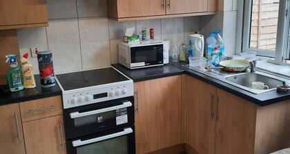 1 bedroom spacious and cozy. Enfield, Lincoln Rd, North London.Next to cineworld