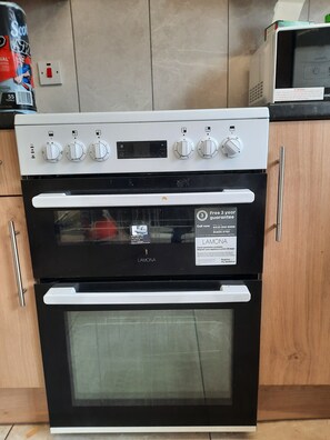 Enjoy cooking in this well-equipped kitchen with an oven, stovetop, and microwave.