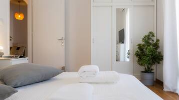 Basic Apartment | 2 bedrooms, desk, iron/ironing board, free WiFi
