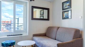 TV, DVD-spiller og bøker