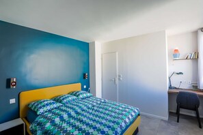 1 soverom, skrivebord, reiseseng for barn og wi-fi