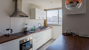 Coffee/tea maker, fridge, microwave, oven - Happy 70's - Family Place (Villeurbanne)