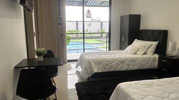 Standard Twin Room | Bathroom | Shower, rainfall showerhead, towels