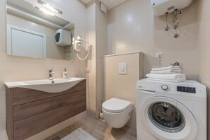 Dusche, Haartrockner, Handtücher