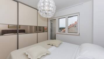 1 bedroom, WiFi, bed sheets