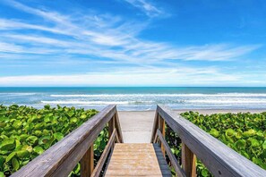 On the beach - Ocean's Edge | Lavish NEW Condo w Beach Views, Cozy Decor & Fab Resort Amenities (Melbourne Beach)