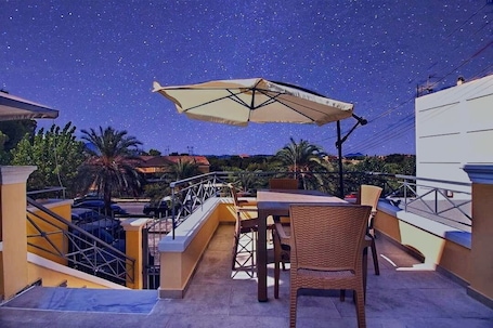 Apartemen Basic | Teras/patio