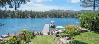 Rivers Edge Retreat, Luxury Waterfront Estate, Private Dock, Fire pit, Swimming