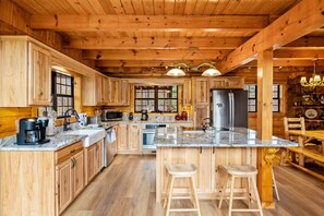 Microonde, forno, piano cottura, lavastoviglie