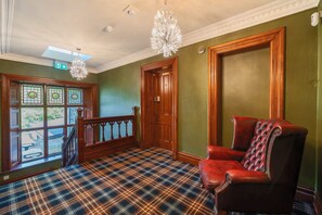 Interior - Luxury One Bed Apartment - Free On-Site Parking (Bowness-on-Windermere)