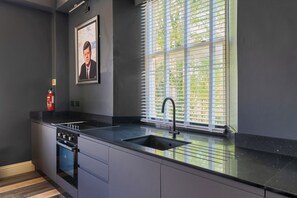 Private kitchen - Luxury One Bed Apartment - Free On-Site Parking (Bowness-on-Windermere)