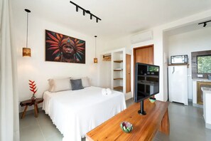 1 dormitorio, tabla de planchar con plancha, wifi y ropa de cama