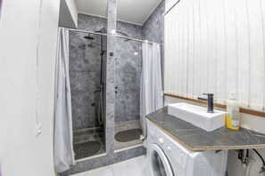 Design Shared Dormitory | Bathroom - Armena Hostel (Yerevan)