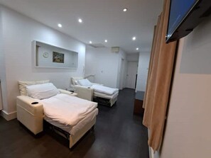 1 slaapkamer, een strijkplank/strijkijzer, wifi, beddengoed