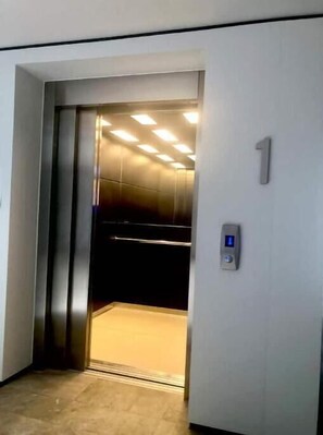 Interior - B Maho Studio (Lowlands)