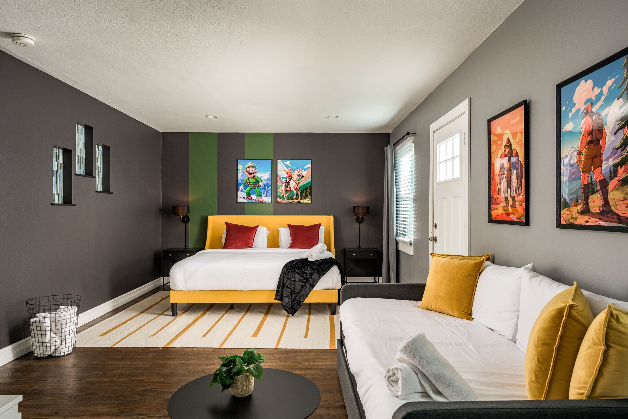 4 bedrooms, iron/ironing board, WiFi, bed sheets