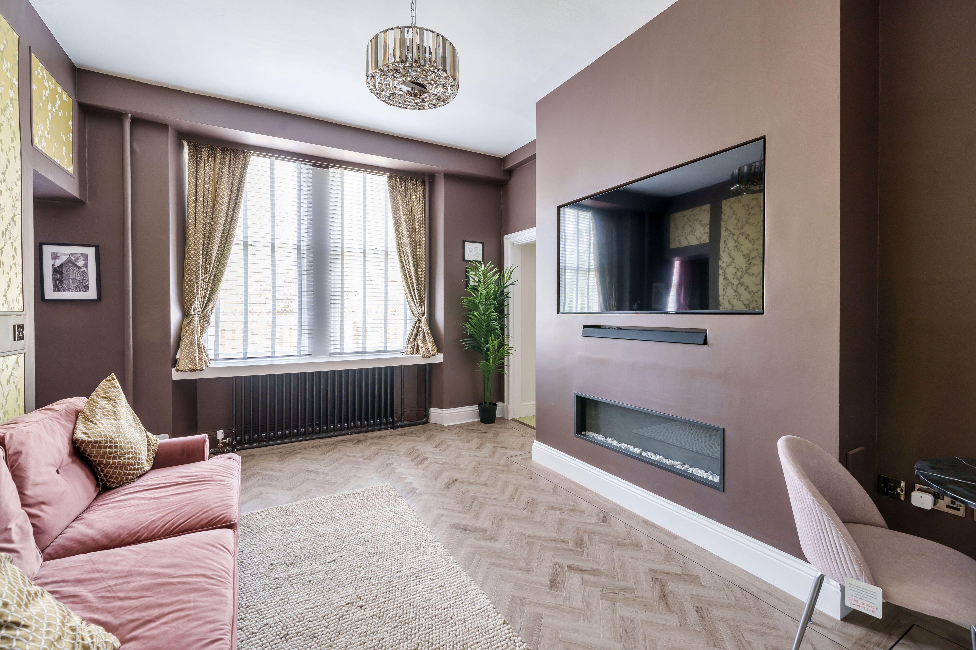 Beautiful One Bed Apartment - Free On-site Parking - Windermere