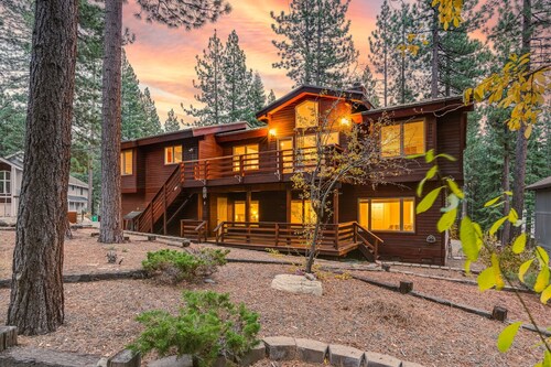 Luxury Golf Mountain Retreat Next to Ski Resorts and Beautiful Lake Tahoe