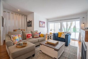 Smart TV, fireplace, books