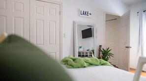 2 bedrooms, desk, iron/ironing board, free WiFi - 
Escape to Paradise: Luxurious Lakefront Home with Stunning Views of Lake Simcoe (Orillia)