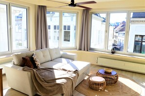 Sengetøy av topp kvalitet, memory foam-senger og blendingsgardiner