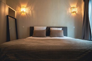 Sengetøy av topp kvalitet, memory foam-senger og blendingsgardiner