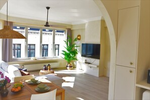 Flat-screen TV - SLEEP INN ANTWERP - Japandi Lofts (Antwerp)