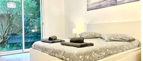 4 bedrooms, WiFi, bed sheets