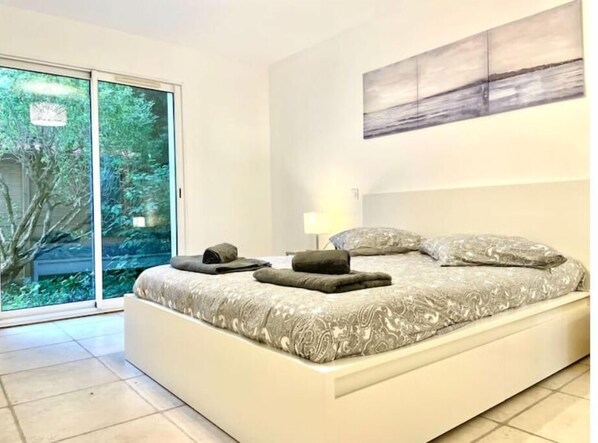 4 bedrooms, WiFi, bed sheets - Maison de 4 Chambres Avec 3 Salles de Bain Avec TV Dans Toutes les Chambres (Saint-Augustin)