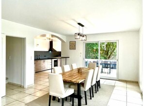 Dining - Maison de 4 Chambres Avec 3 Salles de Bain Avec TV Dans Toutes les Chambres (Saint-Augustin)