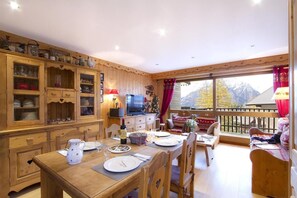 Dining - 20m from ski slopes, 3rd floor, balcony, ski locker, 55m², Les 2 Alpes (Les Deux Alpes)