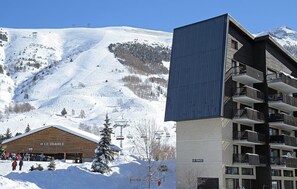 Exterior - 20m from ski slopes, 3rd floor, balcony, ski locker, 55m², Les 2 Alpes (Les Deux Alpes)