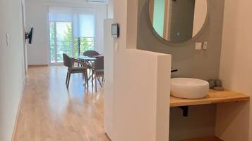 Deluxe Apartment | 1 bedroom, Egyptian cotton sheets, premium bedding, desk