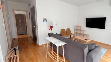 Comfort-Apartment | Wohnzimmer | 42-Zoll-LED-Fernseher mit Kabelempfang