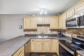 Fridge, microwave, stovetop, dishwasher - NEW LISTING! Grand Caribbean 101E Condo -50 Yards from the Beach - NO HASSLE CHE (Pensacola)