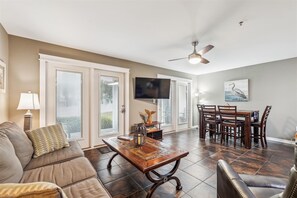 Smart TV - NEW LISTING! Grand Caribbean 101E Condo -50 Yards from the Beach - NO HASSLE CHE (Pensacola)