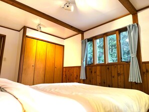 2 habitaciones, escritorio, wifi gratis y ropa de cama