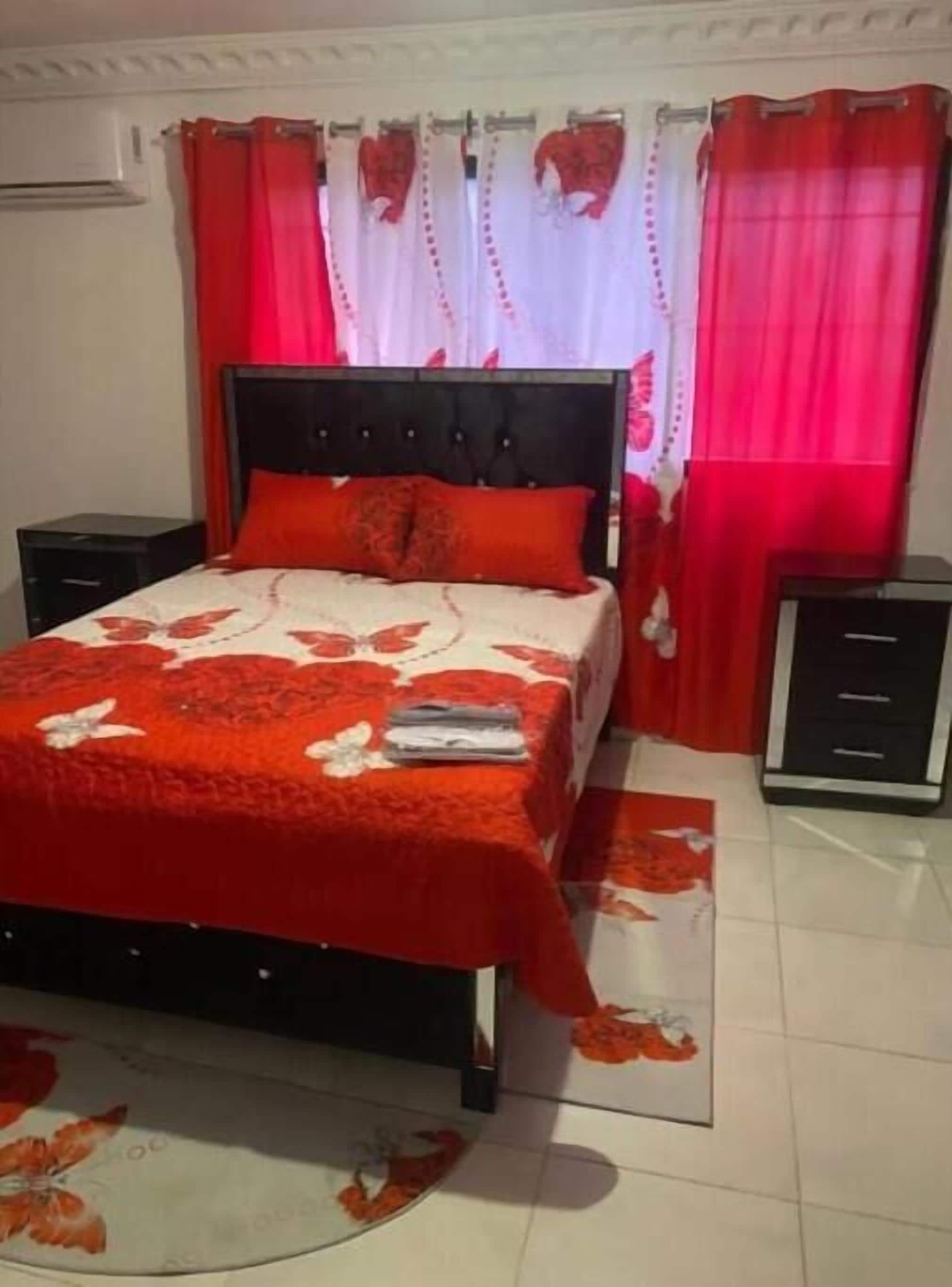 3 bedrooms, iron/ironing board, bed sheets