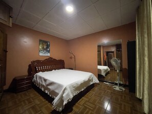 House | 3 bedrooms, iron/ironing board, free WiFi, bed sheets - Captivating 3-bed House in Kigali , Rwanda (Kigali)