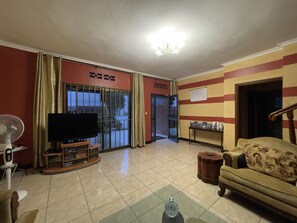 House | 3 bedrooms, iron/ironing board, free WiFi, bed sheets - Captivating 3-bed House in Kigali , Rwanda (Kigali)