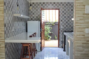 Fridge, oven, espresso maker, cookware/dishes/utensils - Harmonia Flats (Tibau do Sul)