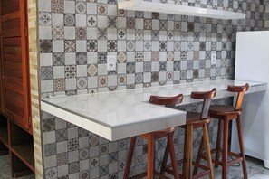 Fridge, oven, espresso maker, cookware/dishes/utensils - Harmonia Flats (Tibau do Sul)