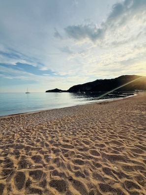 Beach - Art House Pagoi, Sleeps 6, Parking, Near The Beach (Corfu)