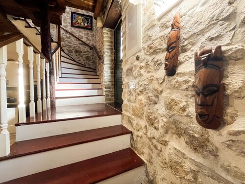 Art House Pagoi, Sleeps 6, Parking, Near The Beach