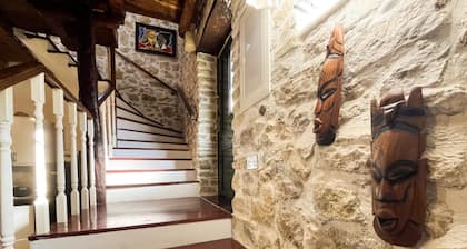 Art House Pagoi, Sleeps 6, Parking, Near The Beach