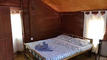 1 chambre, bureau, fer et planche à repasser, draps fournis