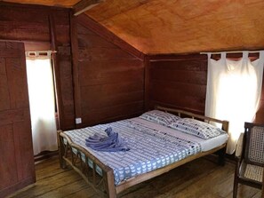 1 bedroom, desk, iron/ironing board, bed sheets - Cabin - Eagles Wing's Guest House (Habarana)